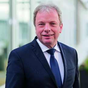 Aufsichtsrat seit 2017 ​ GL Kaufleute​ der Region Mitte seit​ 2018 Kaufmann seit 1998 ​ REWE Märkte in Wetzlar und ​ Bad Berleburg ​
