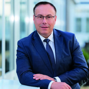 Stellvertr. AR-Vorsitz seit 2018​ Aufsichtsrat seit 2009​ ​ Kaufmann seit 2003 REWE und Nahkauf Märkte ​ in Duderstadt, Göttingen, Herzberg, ​ Hattorf und Gieboldehausen​