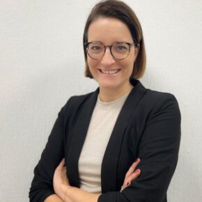 Kathrin Hänsel-Hutschenreiter Assistentin seit 2024 REWE Mitarbeiterin seit 2009 Sachbearbeiterin Servicecenter Kaufleute im Bereich Recht und Vertrag