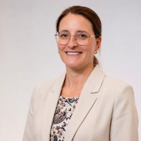 Kathrin Hänsel-Hutschenreiter Assistentin seit 2024 REWE Mitarbeiterin seit 2009 Sachbearbeiterin Servicecenter Kaufleute im Bereich Recht und Vertrag